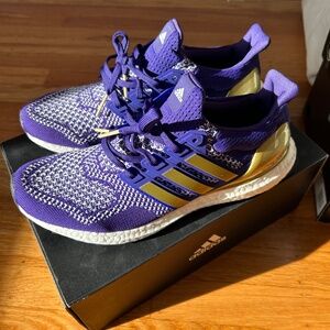 Washington adidas ultraboost - men’s size 9